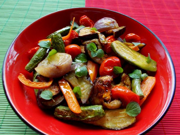 Λαχανικά ψητά σαλάτα με πετιμέζι