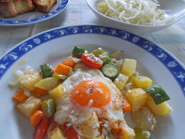 Αβγά μάτια φούρνου με λαχανικά