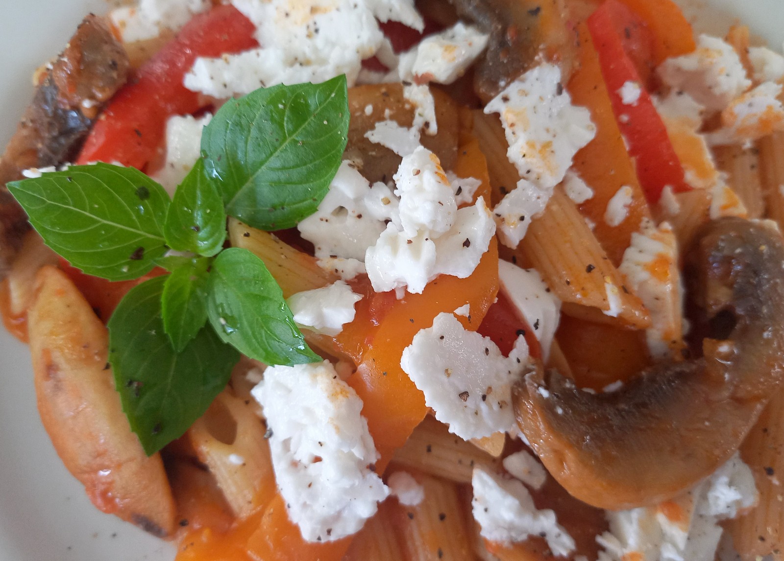 Σάλτσα μανιταριών με πιπεριές και κρεμμύδι