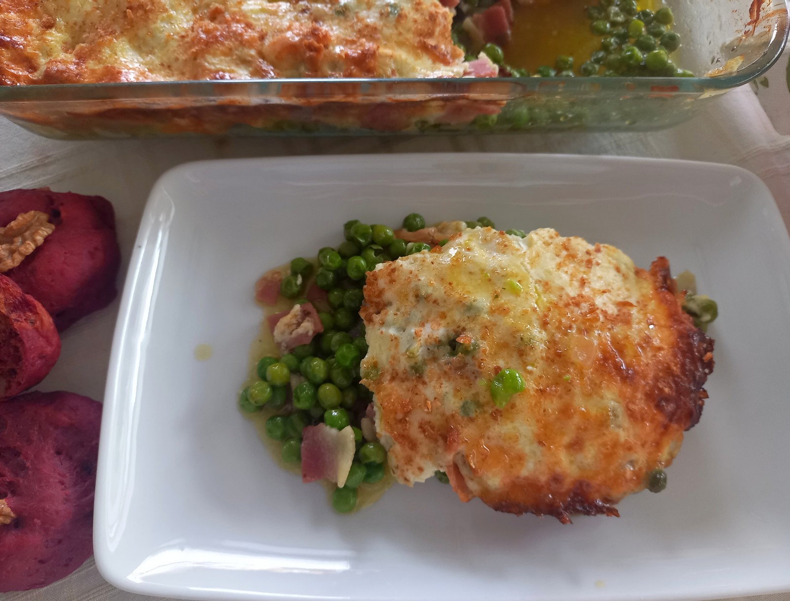 Αρακάς με μπέικον και κρέμα στο φούρνο